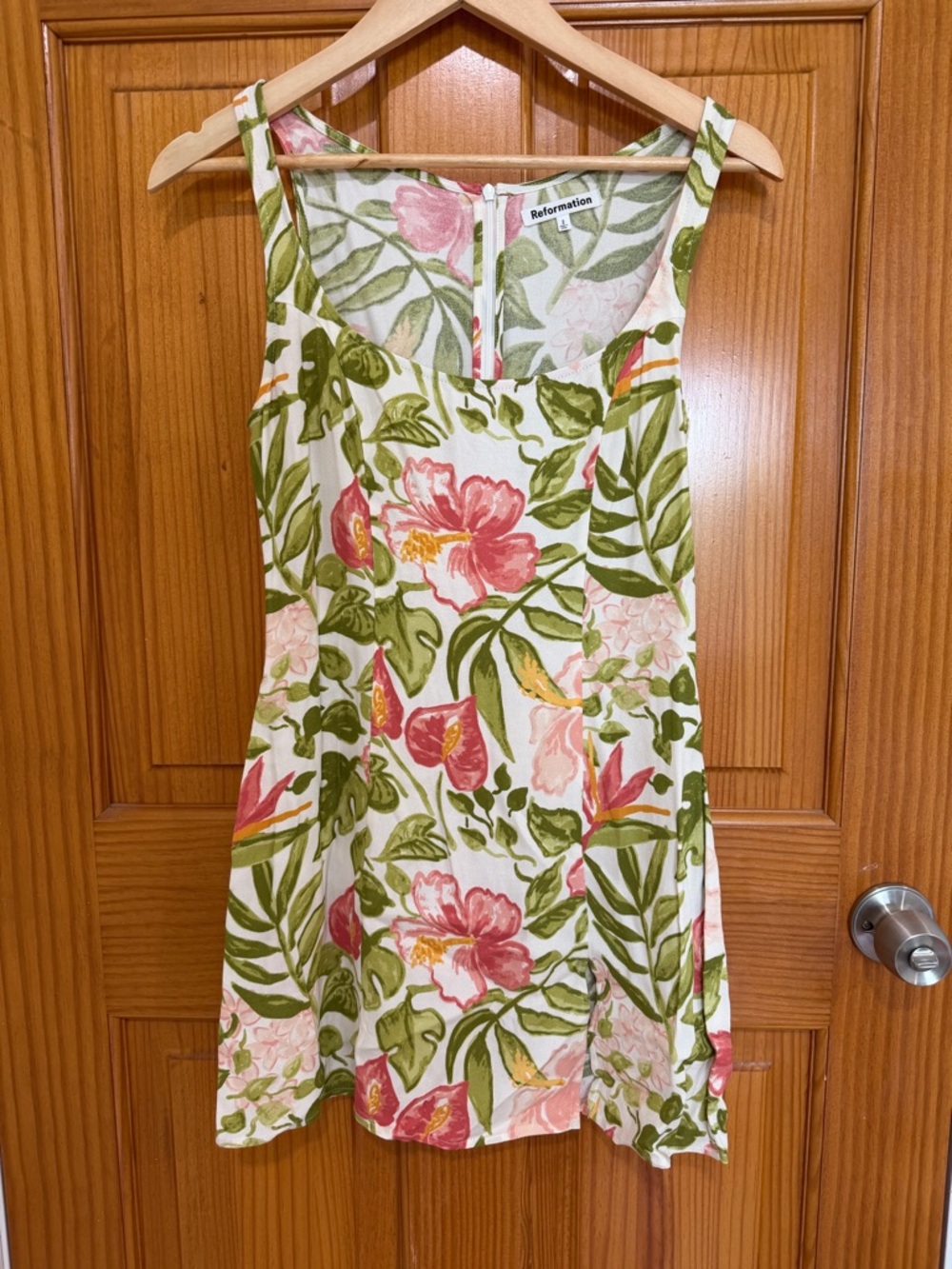 Reformation Noah Dress in Tropical Green & Pink floral print

Size 2 - Picture 2 of 4